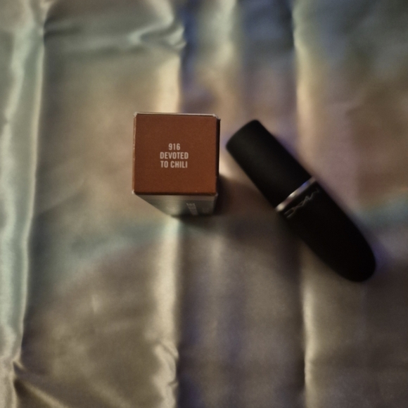 MAC Cosmetics Powder Kiss Lipstick - Devoted To Chili - Picture 4 of 5